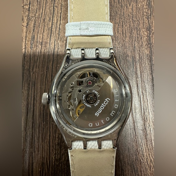 VGUC Swatch White Women’s Watch - Picture 7 of 9